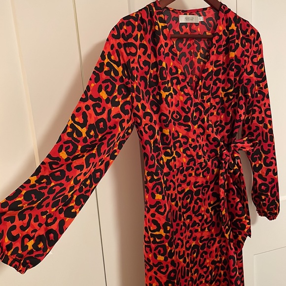 ANGELEYE COLLECTION leopard print wrap dress size small - Picture 2 of 3